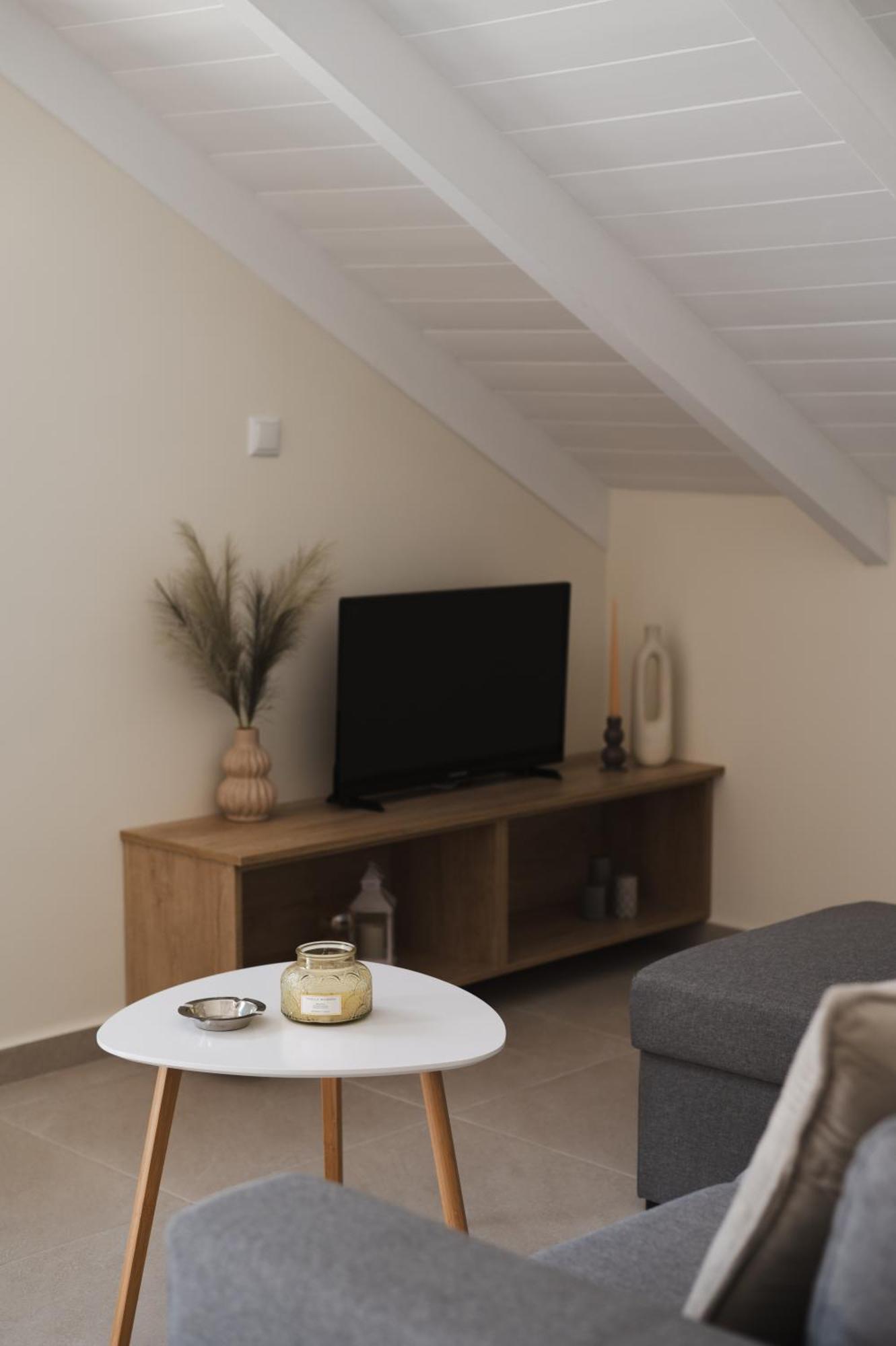 White Lotus Loft Apartment